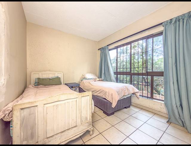 0.5 BEDROOM APARTMENT FOR SALE IN HILLCREST